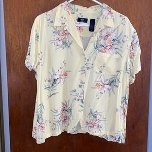 Floral button up with pocket